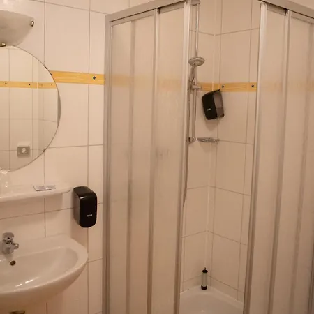 Hof Zum Hotell 2*