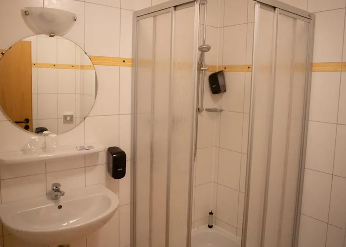 Garni Hof Zum Hotel 2*