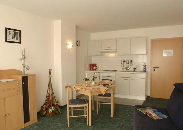 Garni Hof Zum Hotel 2*